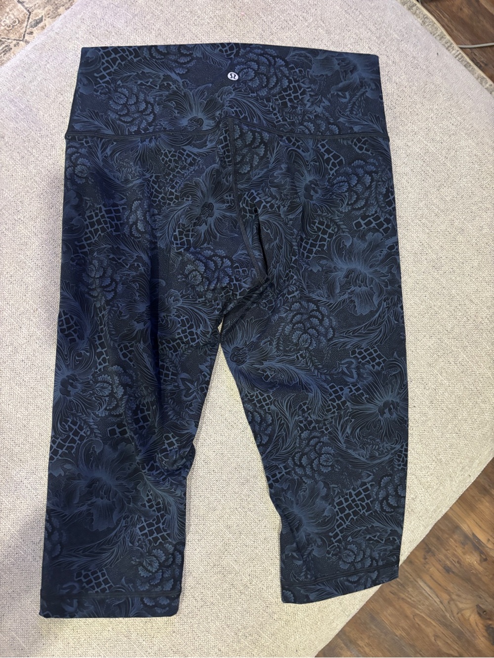Lululemon Wunder Under Crop Leggings – Size 12 – Black/Navy Floral Print